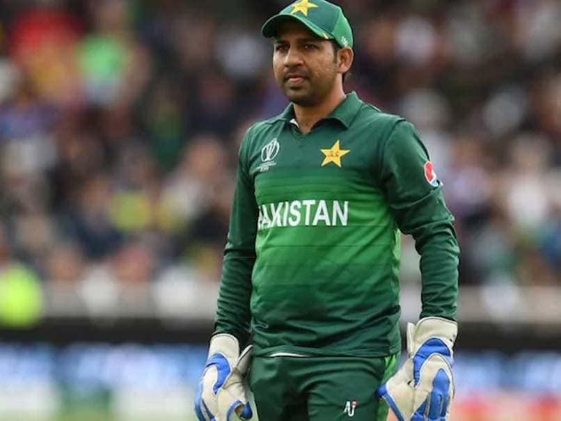 Twitter Reacts To Sarfaraz Ahmed's Funny Missed Stumping - Sports Edge